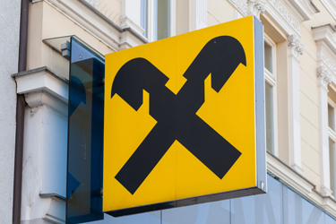 Přechod klientů Equa bank do Raiffeisenbank se výplaty důchodů, nepojistných sociálních dávek či podpor v nezaměstnanosti nijak nedotkne Přechod klientů Equa bank do Raiffeisenbank se výplat dávek nijak nedotkne (text)