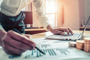 Senát schválil mimořádnou daň z neočekávaných zisků (aktualizováno 24.11. 2022) Senát schválil mimořádnou daň z neočekávaných zisků (aktual. 24.11.) (text)